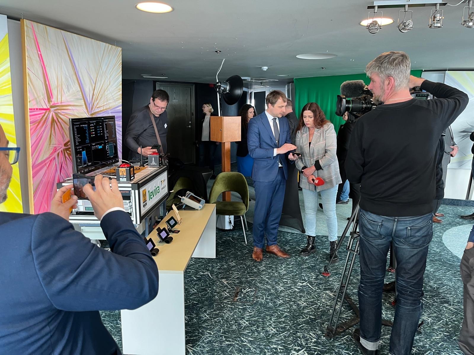 Teleintervjuu demolaua juures
